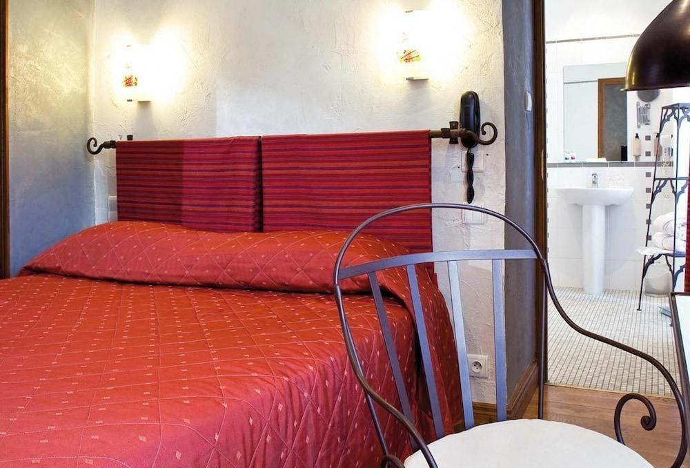 Hotel Les Remparts Mirepoix  Buitenkant foto