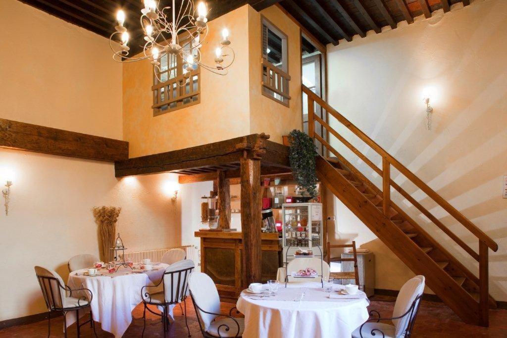 Hotel Les Remparts Mirepoix  Buitenkant foto