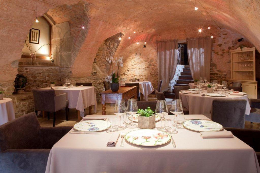 Hotel Les Remparts Mirepoix  Buitenkant foto